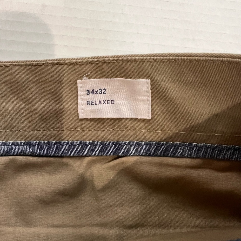 NWT Gap Khakis in Relaxed Fit Size 34x32
100% cotton - Picture 8 of 8